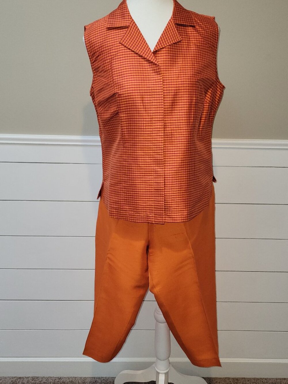 Burnt Orange Colored  100% Silk Matching Top & Capri Pant Set-Size 10